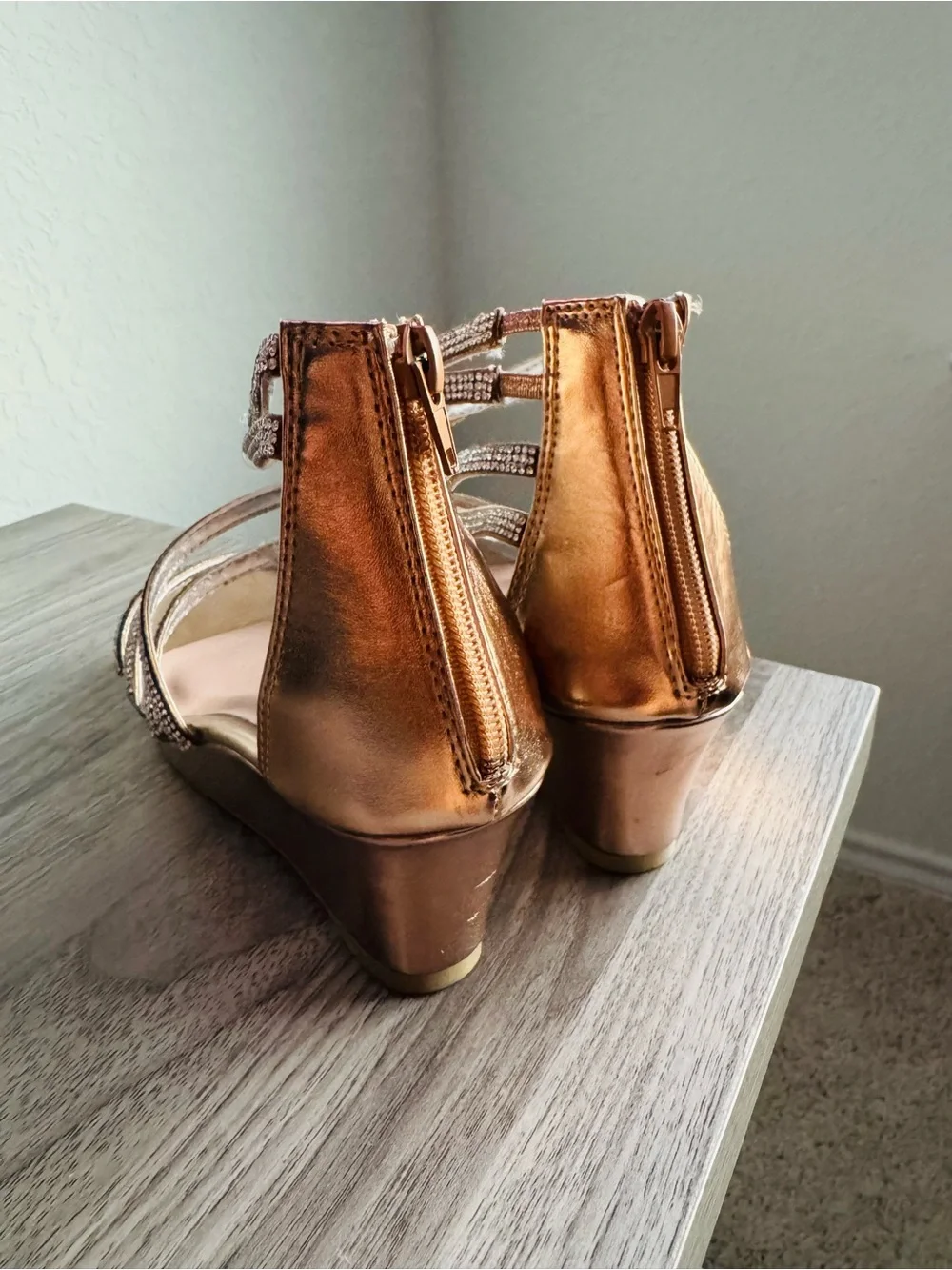 Steve Madden size 5 juniors gold metallic strappy wedges